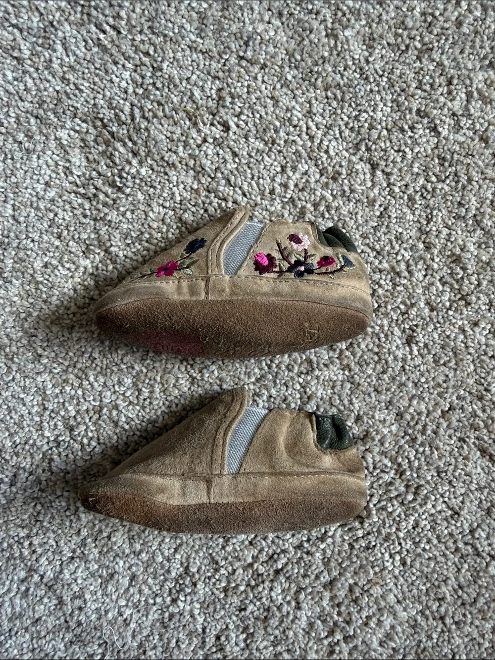 Robeez Baby Girl Aubrey Brown Suede Slip-On Moccasins Walkers Floral Embroidery